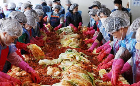 김장은 줄고, 배추는 넘친다…달라진 김장
